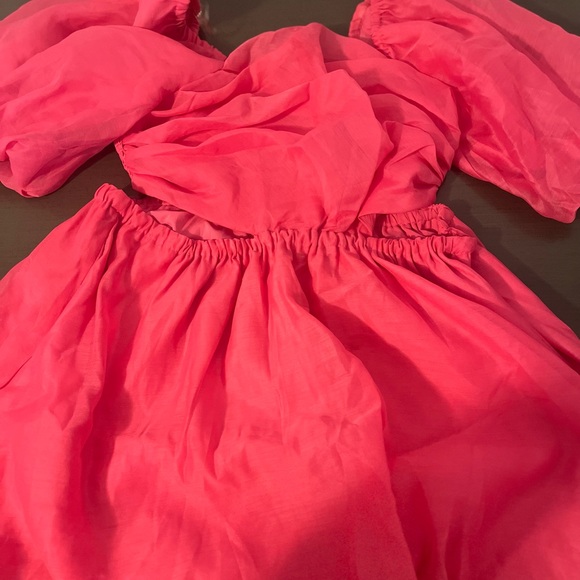 Women Puff Short Sleeve Cut Out Bubble Dress. - Picture 4 of 4